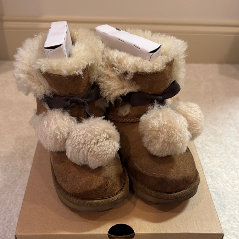 Cozy Brown Kids Boots with Fluffy Accents